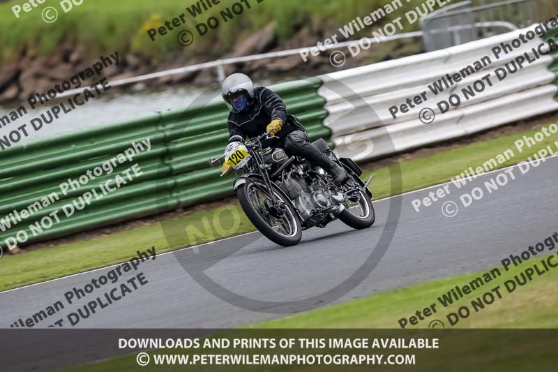 Vintage motorcycle club;eventdigitalimages;mallory park;mallory park trackday photographs;no limits trackdays;peter wileman photography;trackday digital images;trackday photos;vmcc festival 1000 bikes photographs